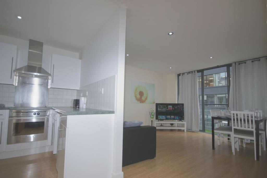 Alluring 2 Bedroom Leeds City Centre Apartment- Self Check-In,Balconied Apartment 外观 照片